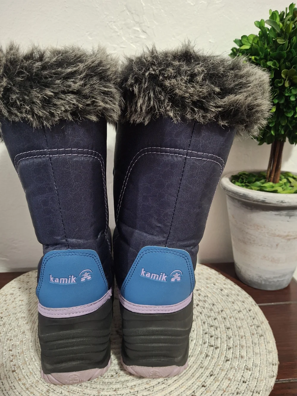 Girls' Kamik Faux-Fur Winter Boots Size 6.